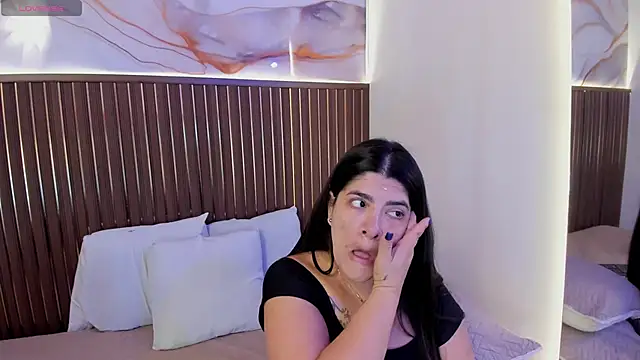 Roxie-NS online show from November 2025 11:42:01 AM