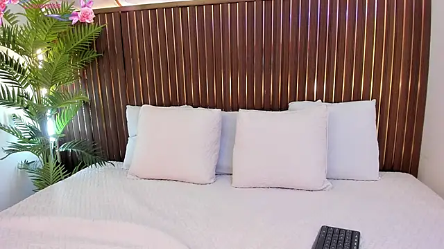 Roxie-NS online show from January 2026 12:19:01 PM