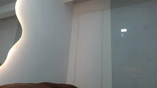 KiraaWild online show from November 2025 02:17:01 PM