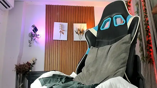 Snapshot of galactica_ chatting on December 2025 11:26:02 AM galactica online show from December 2025 11:26:02 AM