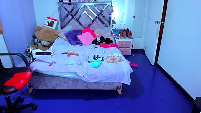 Luna Analya online show from April 2026 10:45:02 PM