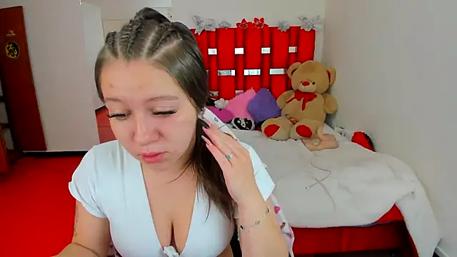 Luna Analya online show from July 2026 05:15:02 PM