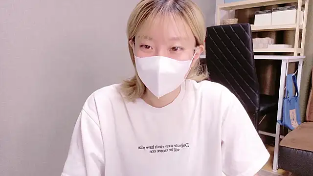 Nana  ch online show from October 2025 11:22:02 AM