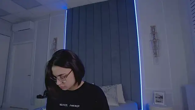 VioletAsh online show from April 2026 04:20:02 AM