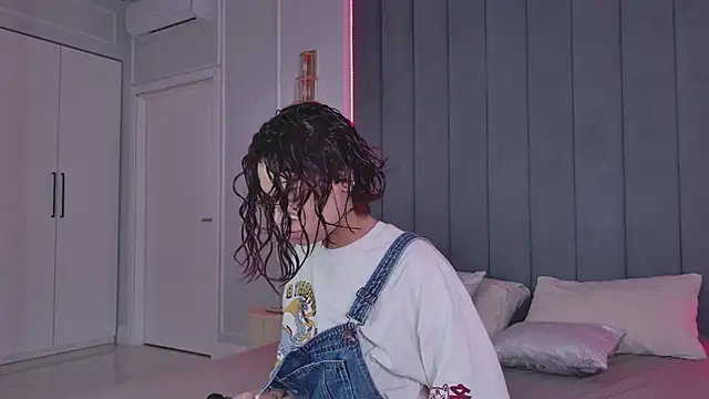 VioletAsh online show from May 2026 04:30:01 AM