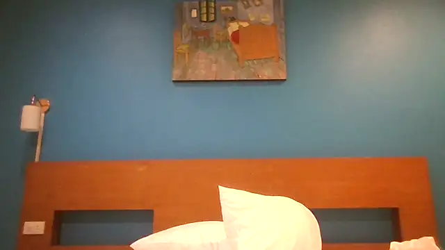   Leyla   online show from December 2025 05:18:02 PM