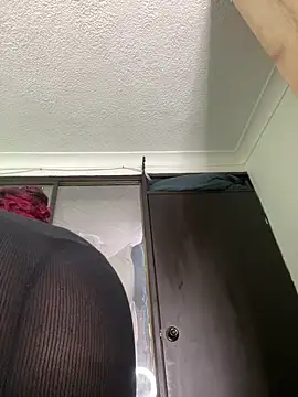 Snapshot of Astergray21 chatting on February 2026 01:05:01 PM Astergray21 online show from February 2026 01:05:01 PM