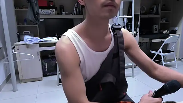 XTTX49 online show from October 2025 02:15:02 PM