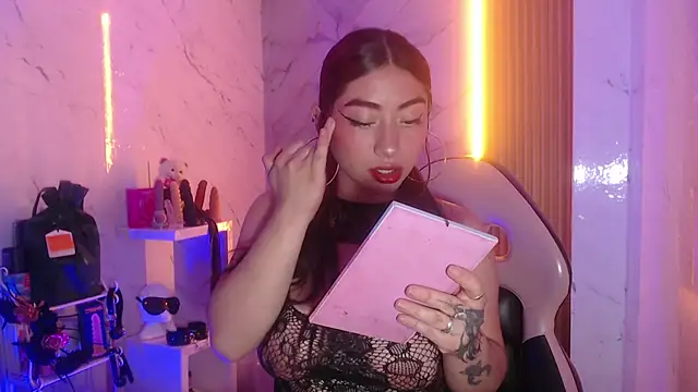 Sophia tf online show from February 2026 03:55:02 AM