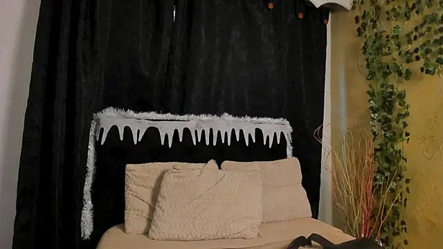 Tiffany Nm online show from December 2025 01:17:01 PM