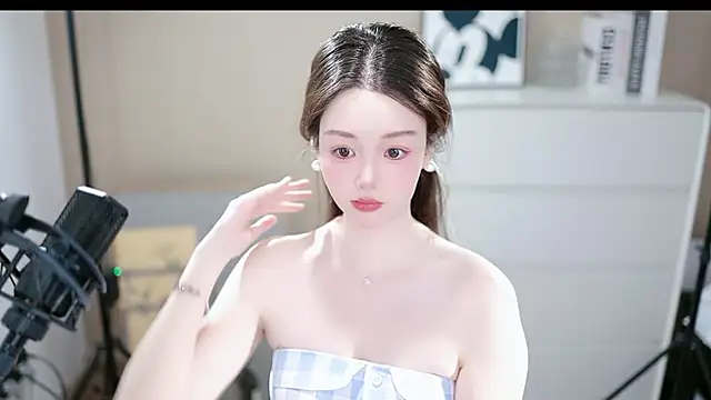 abbyli12 online show from October 2025 01:01:02 PM