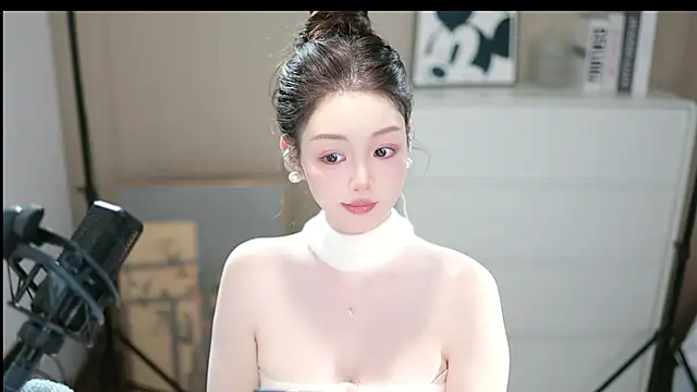 abbyli12 online show from November 2025 03:29:02 PM