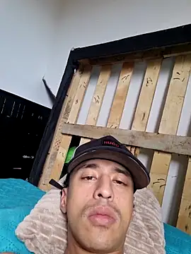 Santi2323xxX online show from March 2026 06:57:01 PM