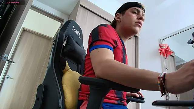 Snapshot of brunothompson3 chatting on December 2025 06:48:01 PM brunothompson3 online show from December 2025 06:48:01 PM