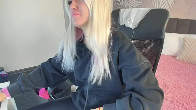 Kira Key online show from September 2025 01:44:01 AM