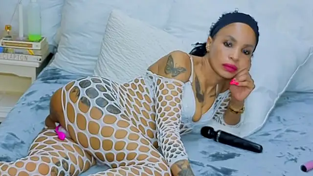 CaramelNatashaxx online show from October 2025 02:06:02 AM