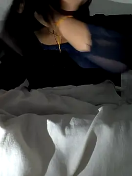 queenbuggi online show from February 2026 04:08:01 PM