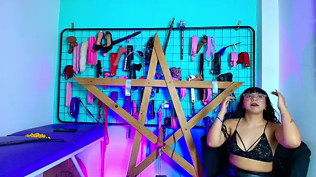 Snapshot of Mrmia_bdsm_extreme chatting on October 2025 01:00:01 PM Mrmia bdsm extreme online show from October 2025 01:00:01 PM