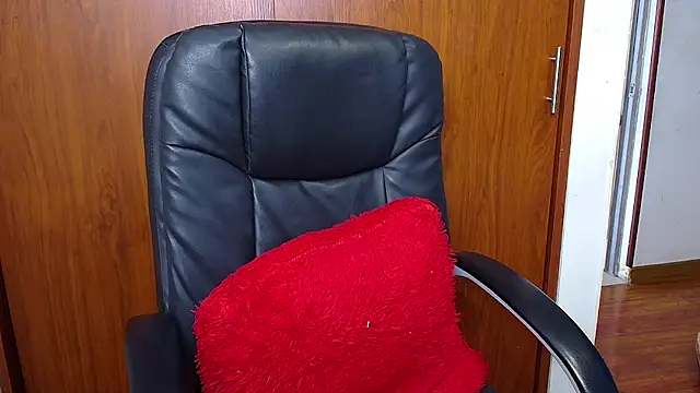 melikaronit2 online show from December 2025 05:09:01 PM