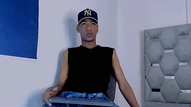 tiago xxx  online show from October 2025 09:26:02 PM
