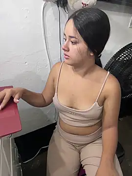 Luciaparker03 online show from April 2026 02:00:02 PM