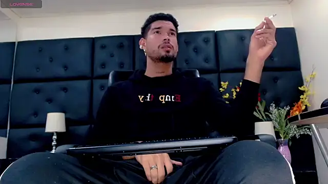 StivBigCock online show from October 2025 02:40:02 AM