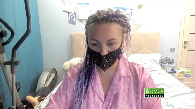 Snapshot of EmilyMali chatting on October 2025 06:09:02 PM EmilyMali online show from October 2025 06:09:02 PM
