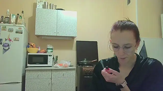 Lucy Divine online show from November 2025 07:37:01 PM