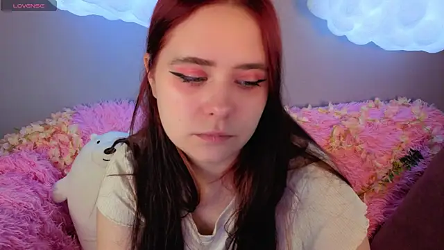 Snapshot of Alis_Platt chatting on May 2026 01:02:02 AM Alis Platt online show from May 2026 01:02:02 AM