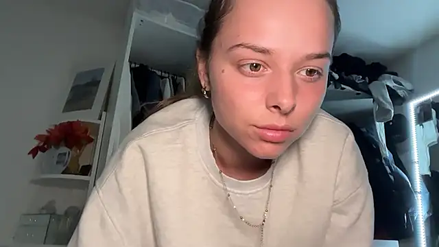 KayleeBella online show from April 2026 08:53:01 PM