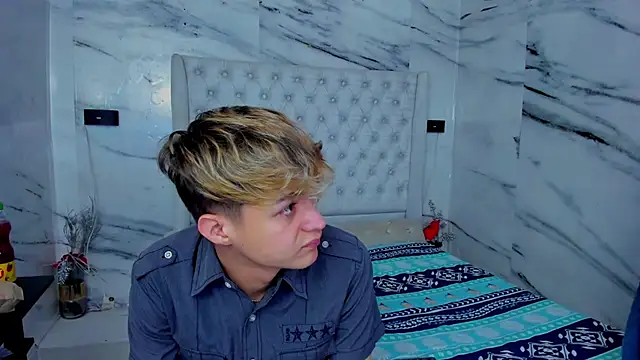 Ari and Storm online show from November 2025 01:11:01 PM