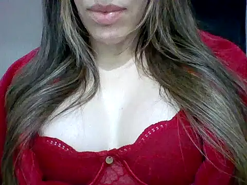 Yasleal online show from June 2026 10:32:01 PM