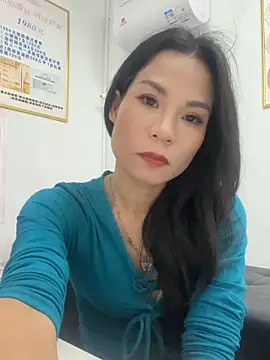 Baby-mmm online show from November 2025 04:29:01 PM