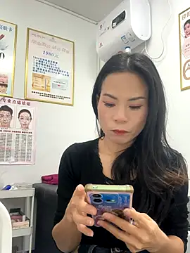 Baby-mmm online show from December 2025 03:08:02 PM