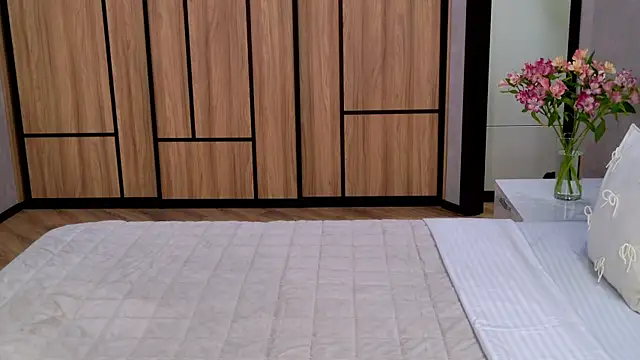 AmadaReine online show from April 2026 04:07:01 AM