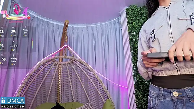 Kiara Zahiri   online show from October 2025 11:19:01 AM