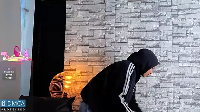 Kiara Zahiri   online show from November 2025 11:02:01 AM