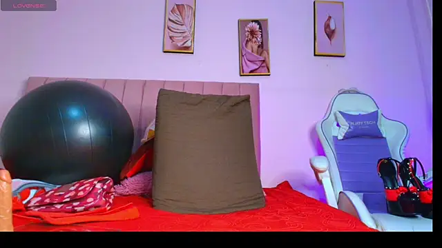 Snapshot of Rose_Nichols chatting on February 2026 07:35:01 PM Rose Nichols online show from February 2026 07:35:01 PM