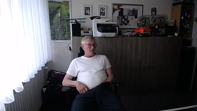 Snapshot of randyandy67 chatting on June 2026 07:16:02 AM randyandy67 online show from June 2026 07:16:02 AM