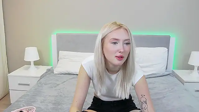 MarianeSun online show from September 2025 04:05:02 AM