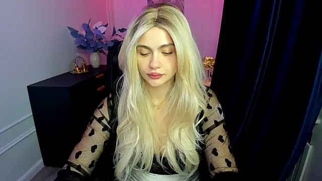 LeslieMineg online show from September 2025 07:39:02 PM