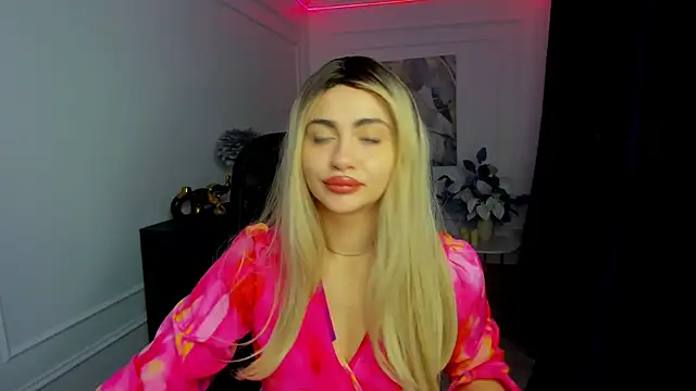 LeslieMineg online show from December 2025 07:20:02 PM