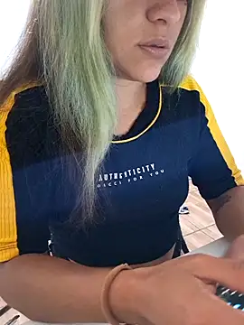 Snapshot of euahotmarii20 chatting on November 2025 03:27:01 AM euahotmarii20 online show from November 2025 03:27:01 AM