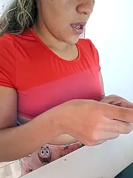 Snapshot of euahotmarii20 chatting on December 2025 04:07:02 AM euahotmarii20 online show from December 2025 04:07:02 AM