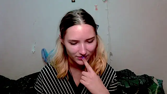 Snapshot of _kikiclark__ chatting on October 2025 08:53:02 PM kikiclark online show from October 2025 08:53:02 PM