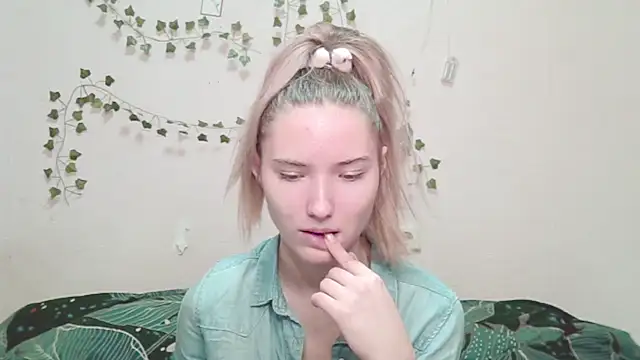 Snapshot of _kikiclark__ chatting on December 2025 02:36:02 PM kikiclark online show from December 2025 02:36:02 PM