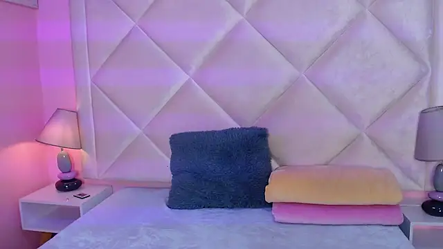 Miaa Smithh   online show from October 2025 12:29:01 PM