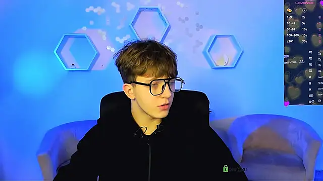 travis wolf  online show from December 2025 08:36:02 PM