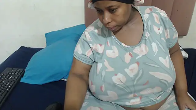 Chubby Queenx255 online show from November 2025 08:40:01 PM