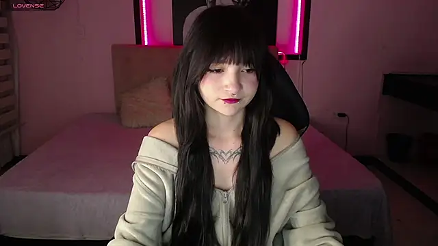  Charlotte Collins  online show from January 2026 02:09:02 PM